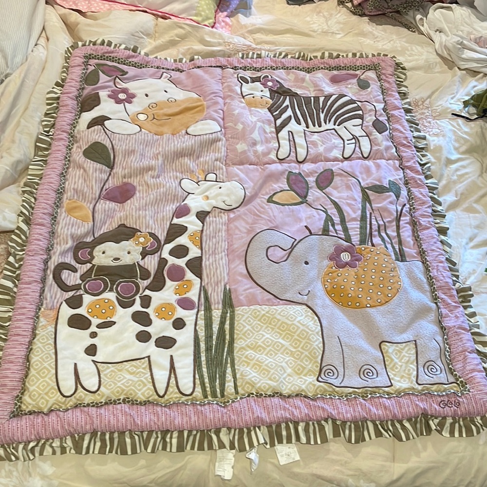 Zoo themed Quilt for crib, playpen or decoration - preloved in great condition